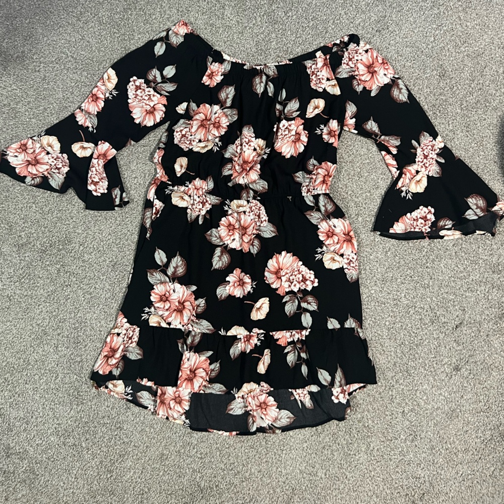 Off the shoulder floral dress!